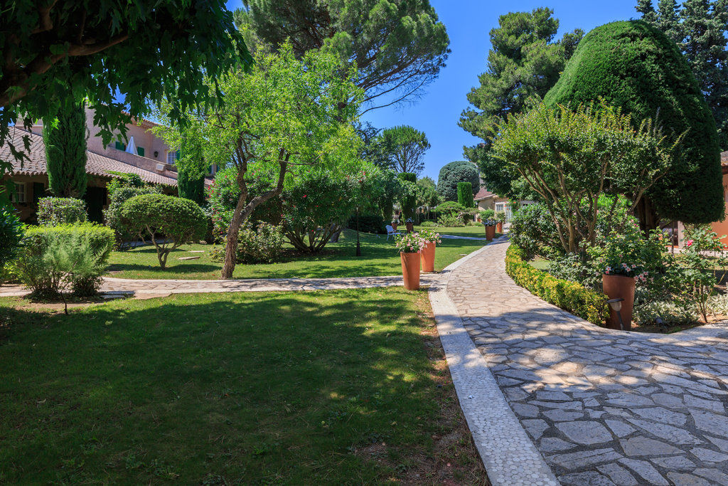 Auberge De Cassagne & Spa Le Pontet  Exterior photo